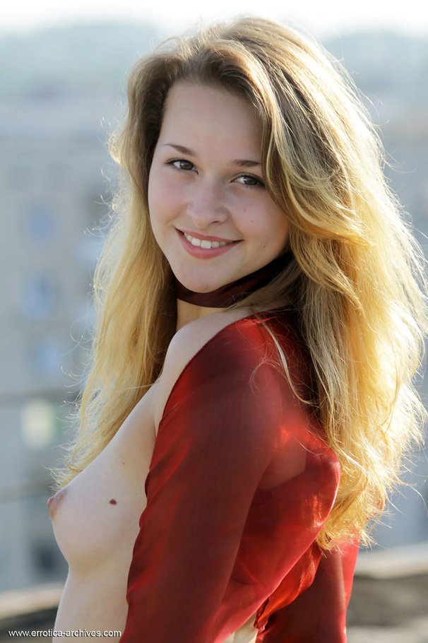 Seductive blondie in red top and flowing wr - XXX Dessert - Picture 5