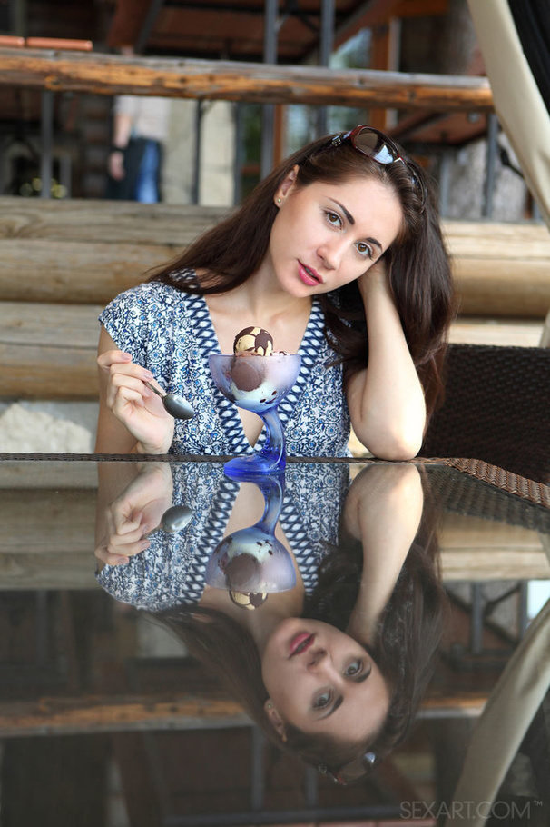 Brunette goes out, sets white mat, and fing - XXX Dessert - Picture 1