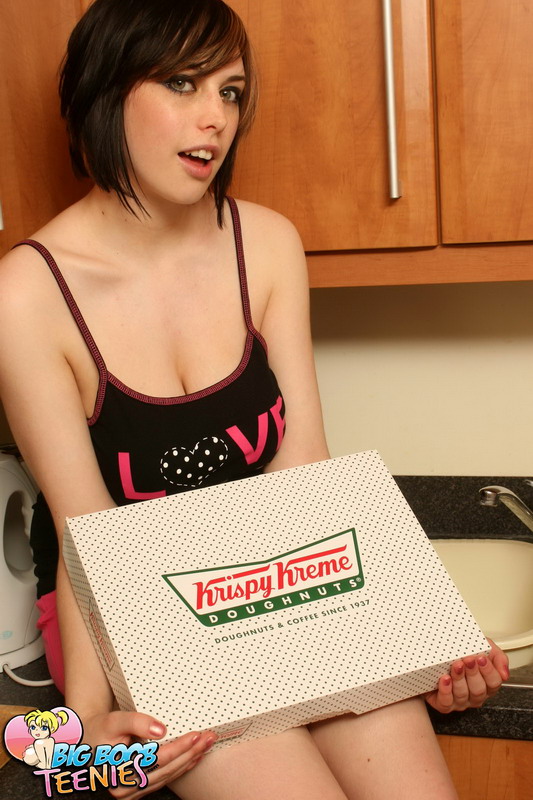 Cute brunette in black top and red shorts p - XXX Dessert - Picture 1