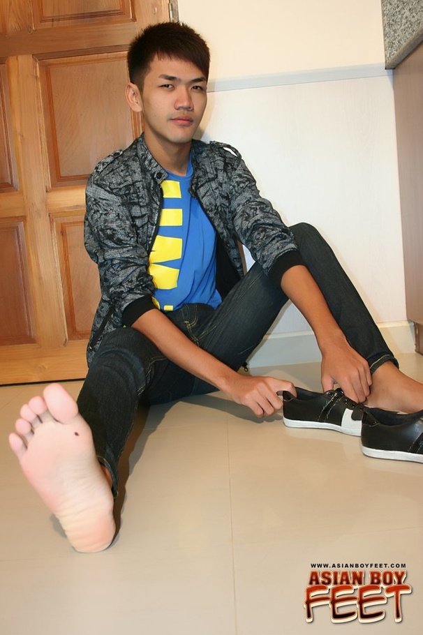 Handsome Asian takes off his gray jacket an - XXX Dessert - Picture 1