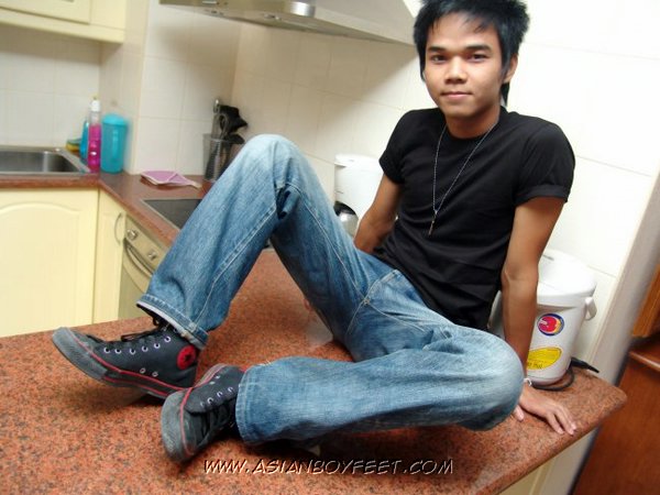 Handsome Asian stud takes off his black shi - XXX Dessert - Picture 1