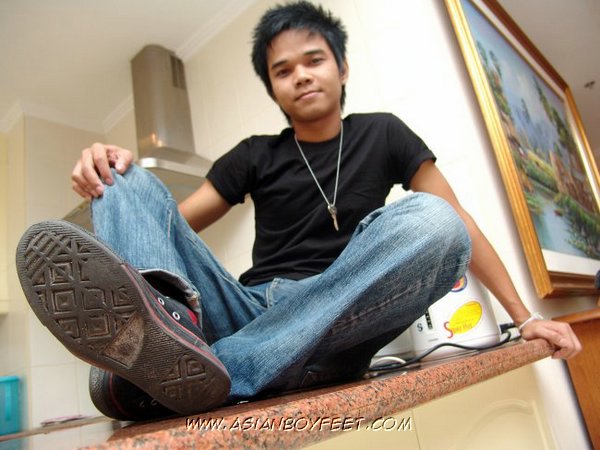 Handsome Asian stud takes off his black shi - XXX Dessert - Picture 2