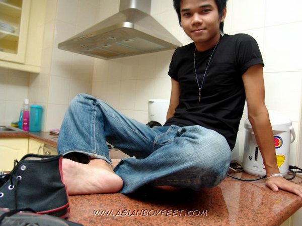 Handsome Asian stud takes off his black shi - XXX Dessert - Picture 6