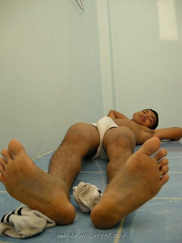 Hot Asian pose his skinny body on a green b - XXX Dessert - Picture 14