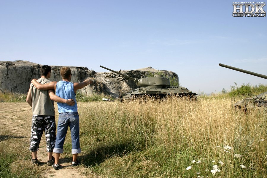 Blonde stud in blue shirt and jeans makes o - XXX Dessert - Picture 1