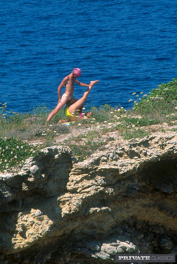 Gorgeous babe seduces with her banging body - XXX Dessert - Picture 10