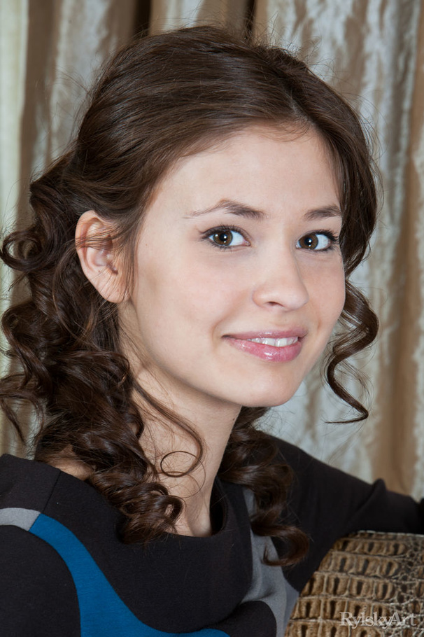 Precious chick undressed sexy dress on leat - XXX Dessert - Picture 2