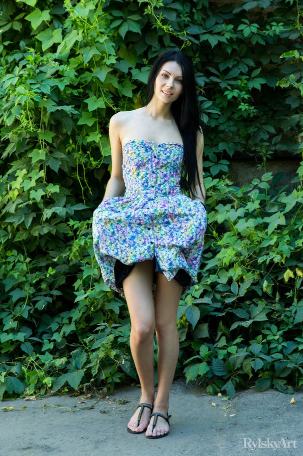 Chick in sexy dress bends hot outdoor by gr - XXX Dessert - Picture 14