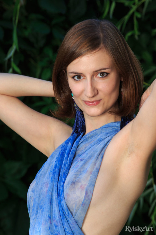 Chick got on couch outdoor and posing with  - XXX Dessert - Picture 4