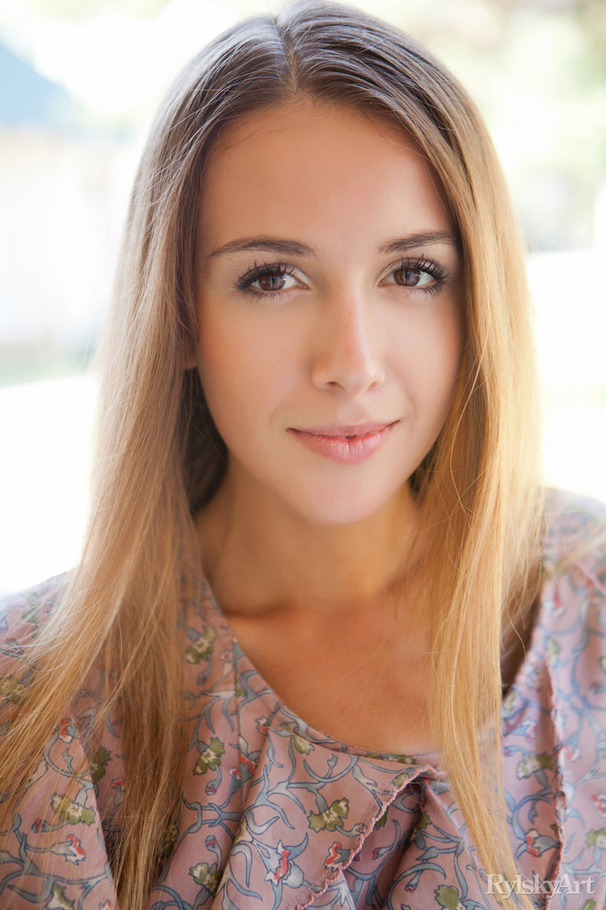 Blonde in short summer dress excitingly pos - XXX Dessert - Picture 15