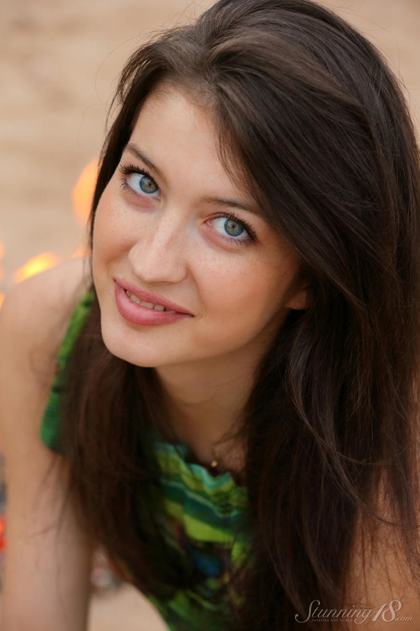 Beautiful chick with green eyes and freckle - XXX Dessert - Picture 16