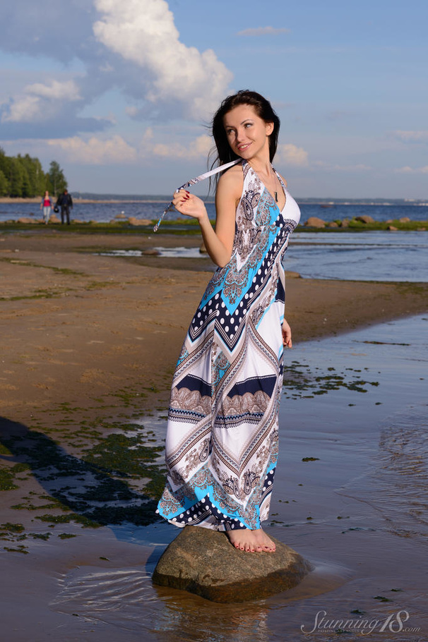 Brunette goddess in a beautiful dress revea - XXX Dessert - Picture 3