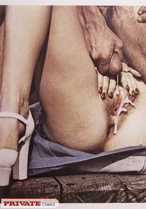 Stunning blonde with steaming hot body in w - XXX Dessert - Picture 3