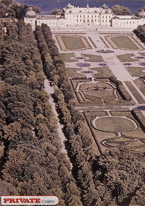 Luscious babe in white dress and high heels - XXX Dessert - Picture 1