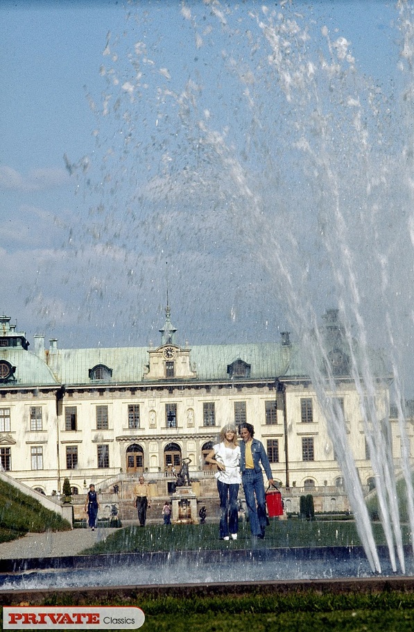 Blonde bombshell with foxy body strips off  - XXX Dessert - Picture 3