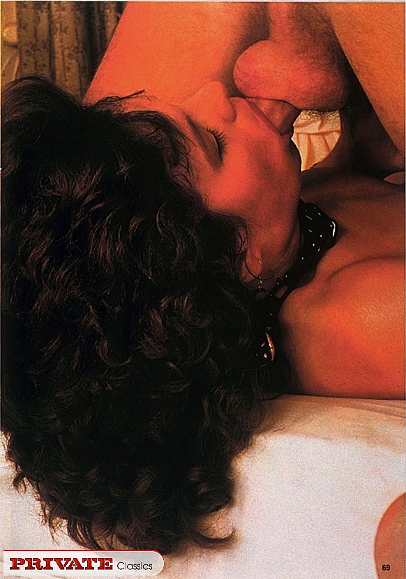 Lusty babe shows her juicy boobs and sweet  - XXX Dessert - Picture 4