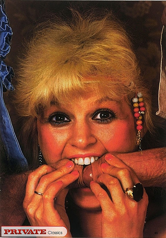 Luscious babe teases two handsome dudes wit - XXX Dessert - Picture 5