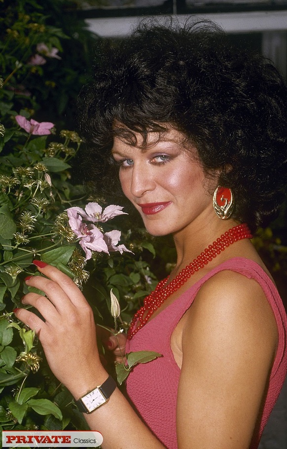 Gorgeous hottie displays her banging body w - XXX Dessert - Picture 1