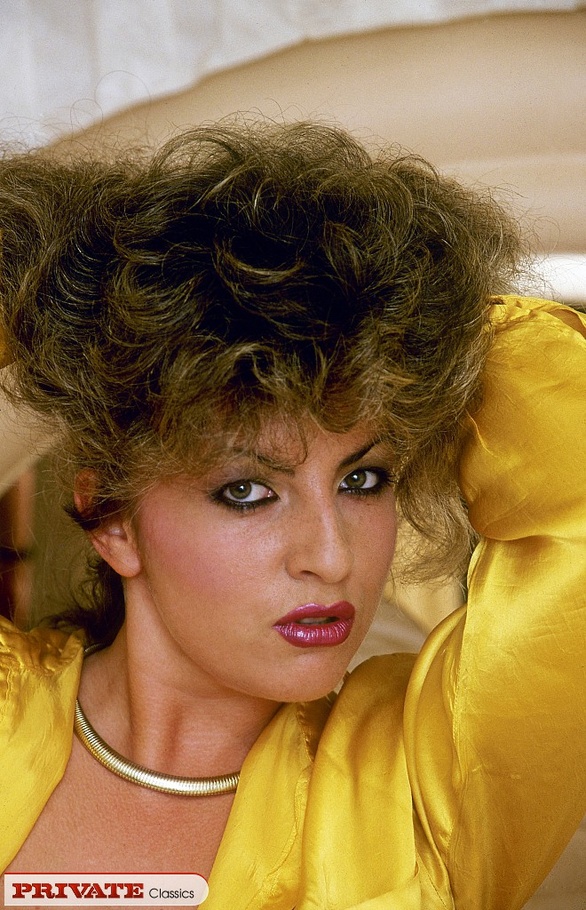 Blonde chick makes out with a handsome dude - XXX Dessert - Picture 1