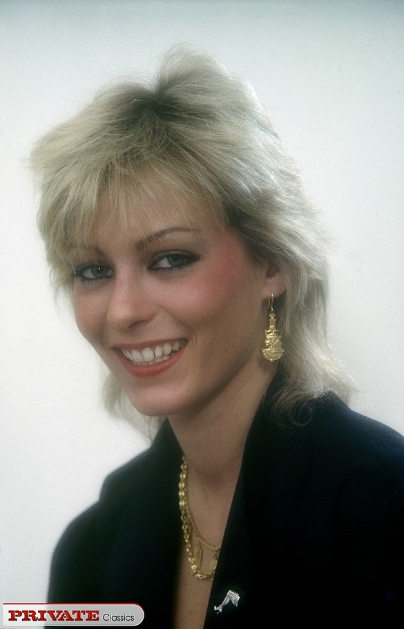 Gorgeous hottie in black dress, stockings a - XXX Dessert - Picture 1