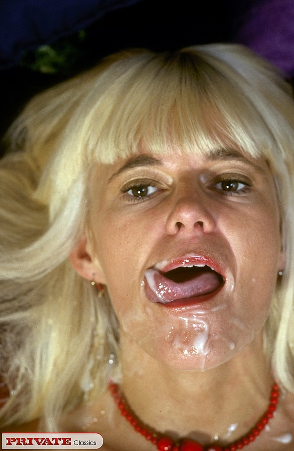 Skinny blonde pose naked and teases a hands - XXX Dessert - Picture 15