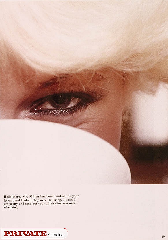 Blonde bombshell lays down on a brown and w - XXX Dessert - Picture 4