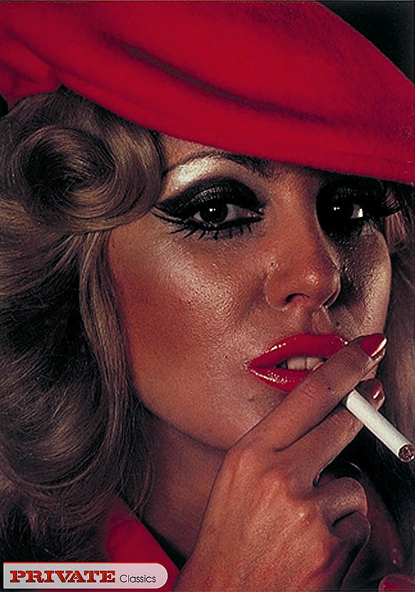 Blonde bombshell displays her stunning body - XXX Dessert - Picture 9