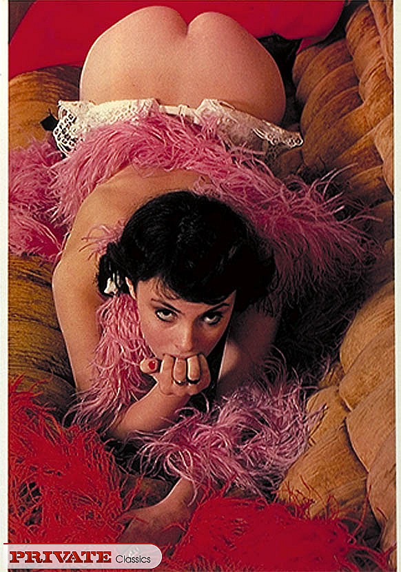 Steaming hot babe with foxy body pose naked - XXX Dessert - Picture 2