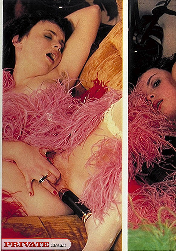 Steaming hot babe with foxy body pose naked - XXX Dessert - Picture 3