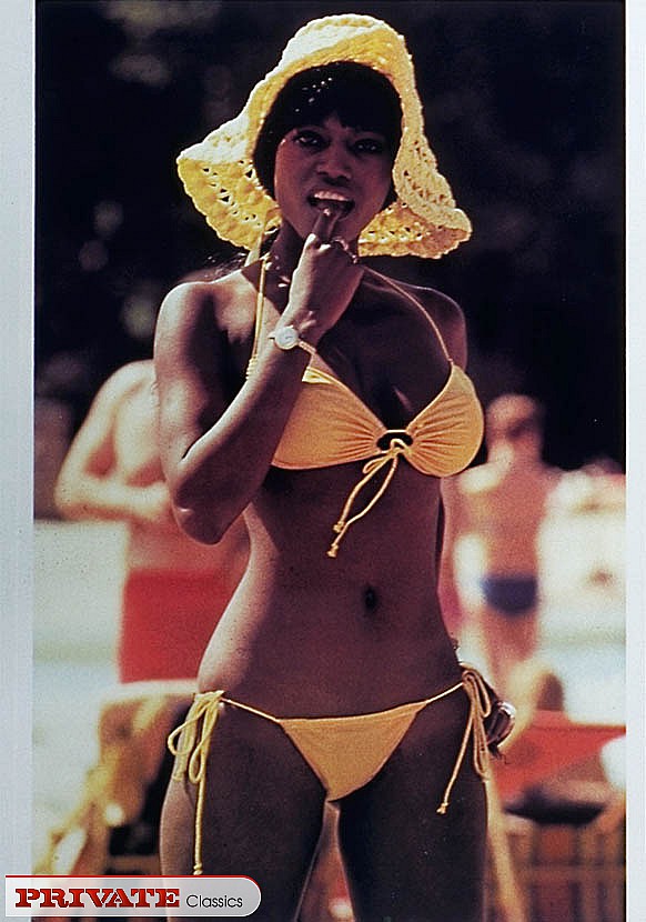 Blonde bombshell with steaming hot body in  - XXX Dessert - Picture 1