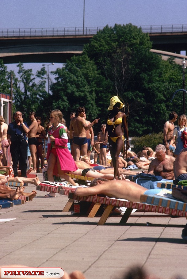 Gorgeous ebony pose her hot curves wearing  - XXX Dessert - Picture 6