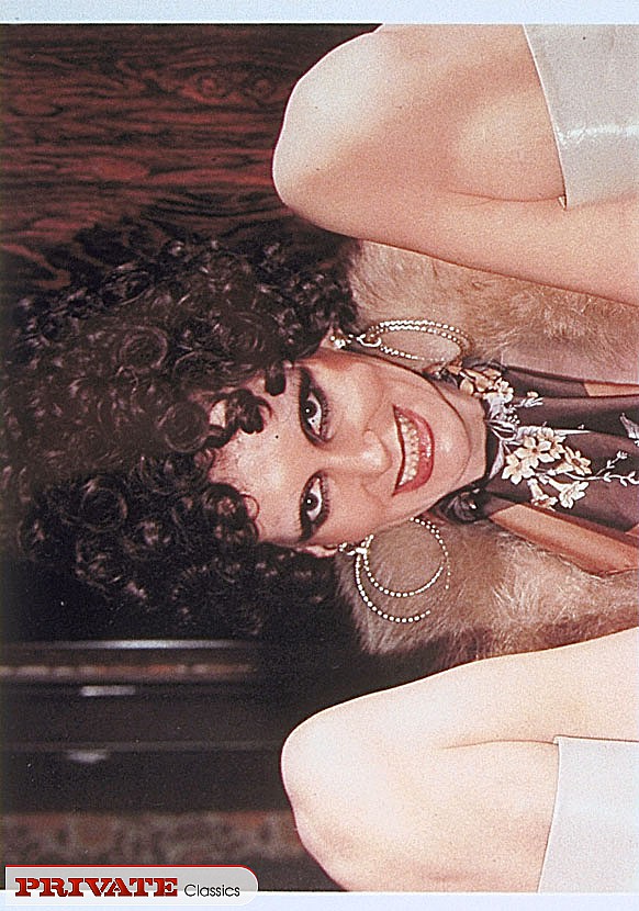 Naked chick displays her foxy body with ind - XXX Dessert - Picture 6