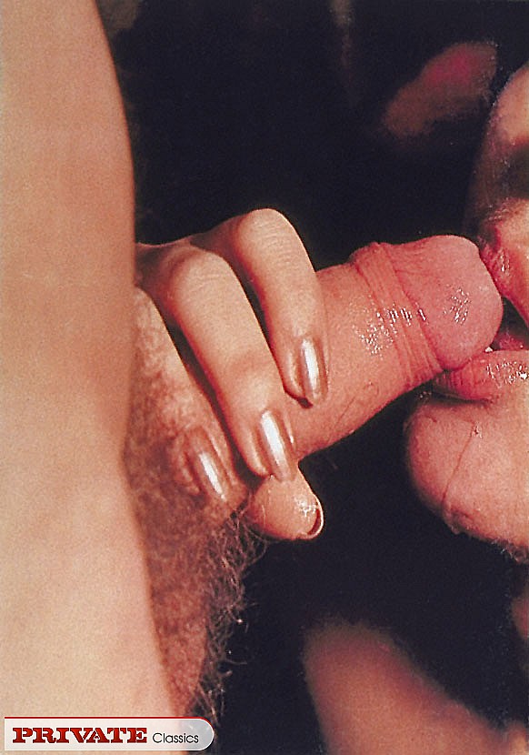 Naked chick displays her foxy body with ind - XXX Dessert - Picture 11