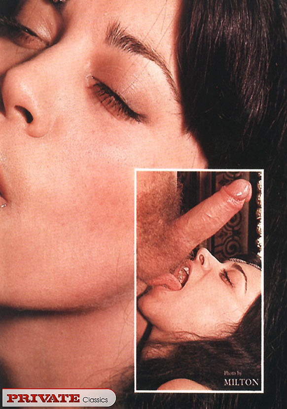 Naked chick displays her foxy body with ind - XXX Dessert - Picture 12