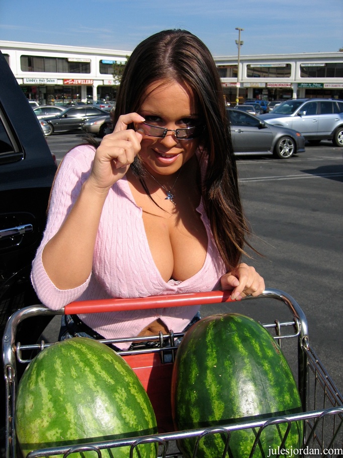 Massive boobs brunette whore in hard dirty  - XXX Dessert - Picture 1