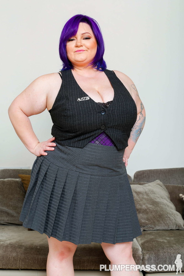 Violet haired fattie pose her humongous body then strips - Picture 1