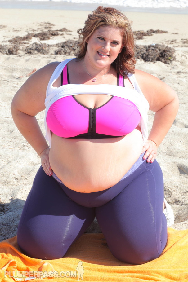 Alluring BBW displays her extra large body at the beach - Picture 1
