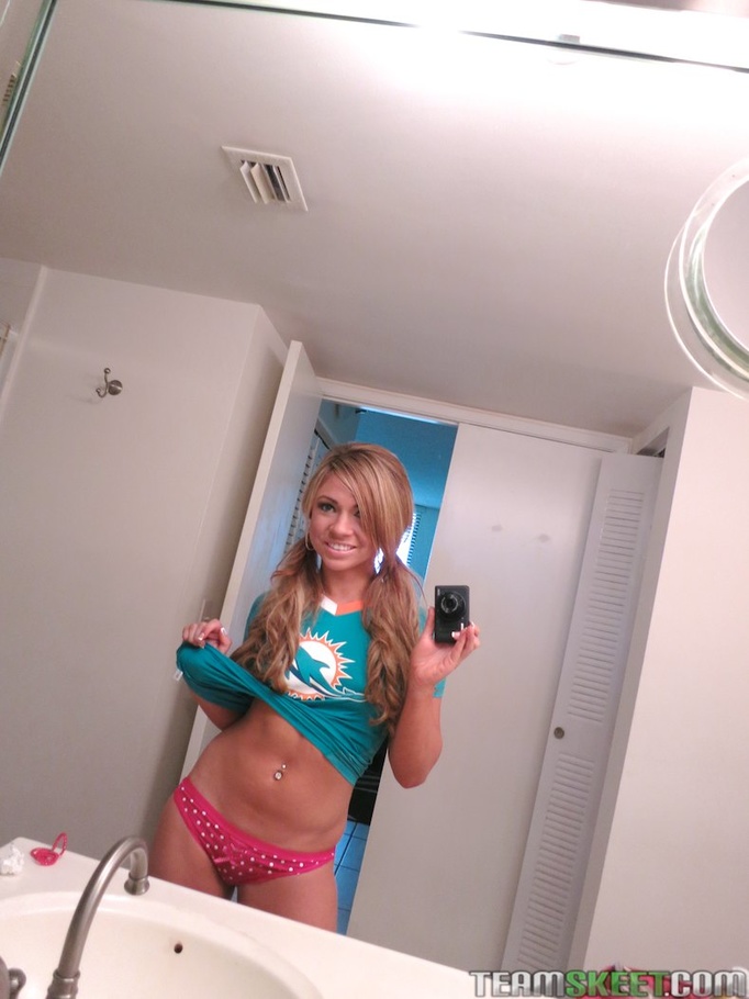 Sporty cutie in blue top and white shorts s - XXX Dessert - Picture 3