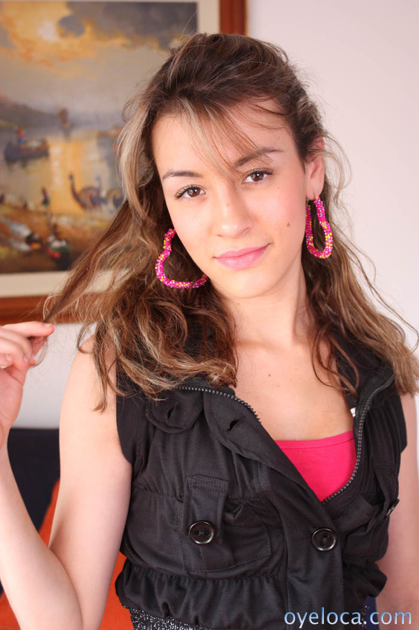 Perfcet butt teen in pink top and white und - XXX Dessert - Picture 1