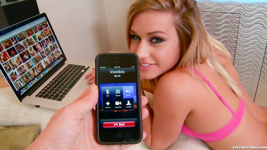 Seductive chick in pink lingerie loves gett - XXX Dessert - Picture 1