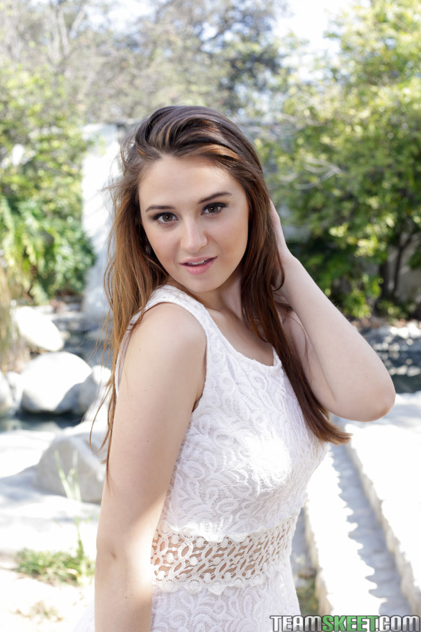 Busty teen took off her white lingerie and  - XXX Dessert - Picture 1