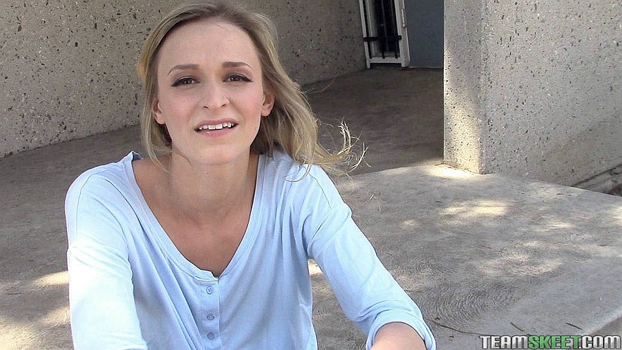 Exhibitionist with brown eyes gets fucked o - XXX Dessert - Picture 1