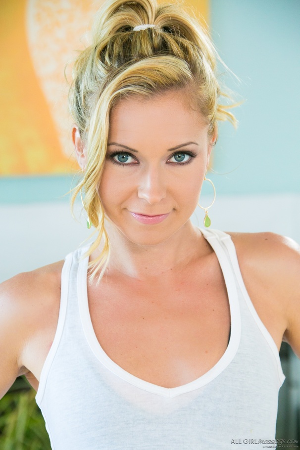 Blonde bitch with blue eyes knows how to se - XXX Dessert - Picture 1