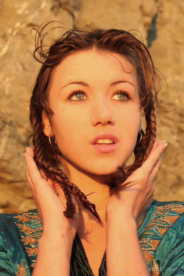 Lovable blue eyed brunette in blue top enjo - XXX Dessert - Picture 3