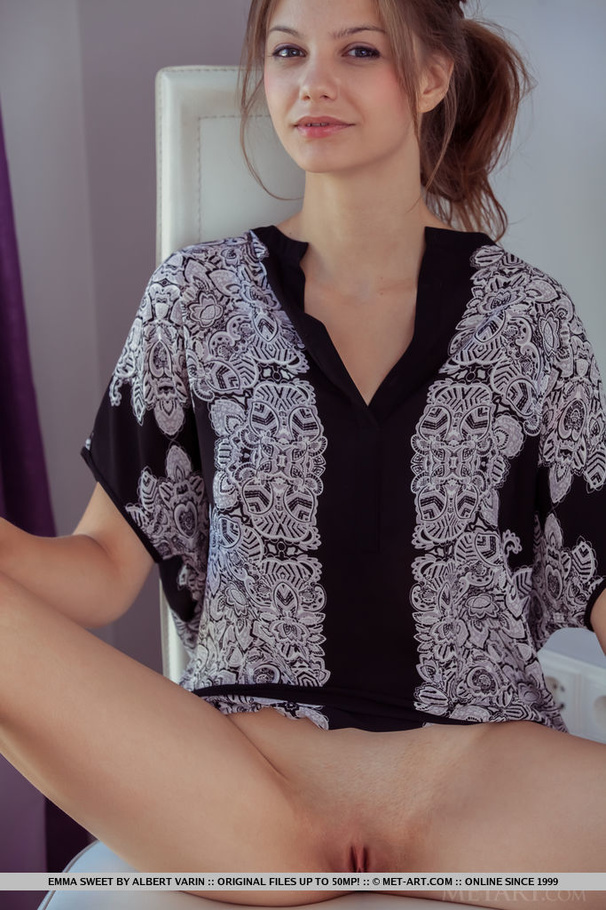 Lavish brunette in black patterned top show - XXX Dessert - Picture 3