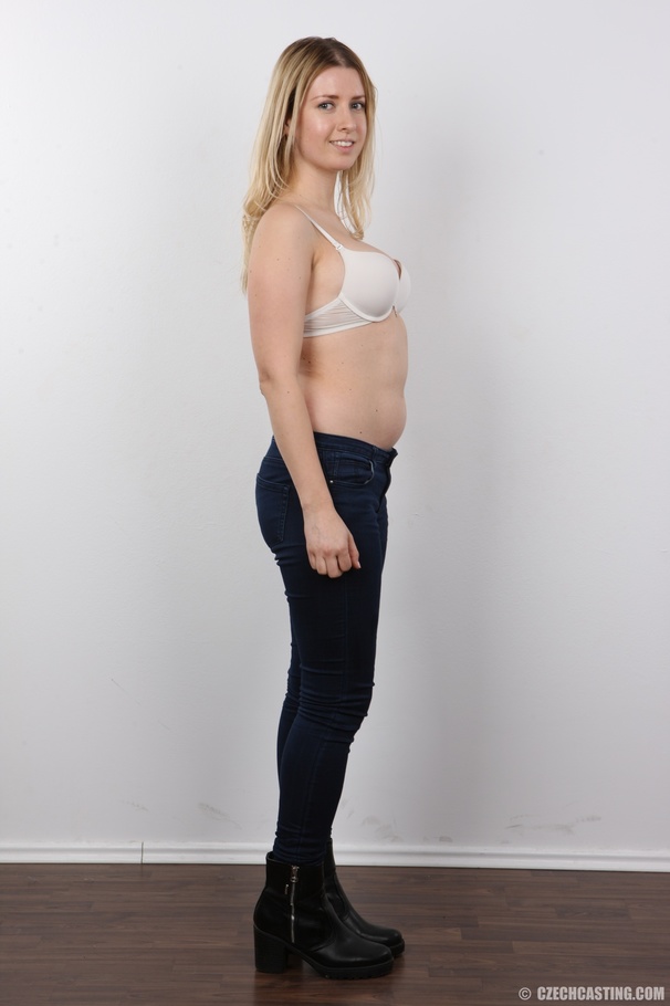 This sexy, blonde, tramp makes her fist time a raunchy affair - XXXonXXX - Pic 5