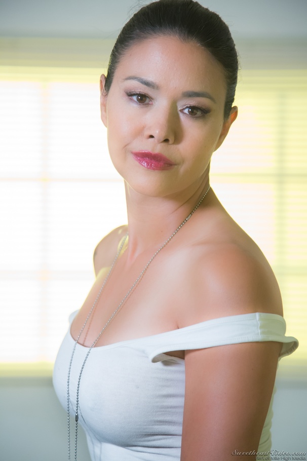 Inked brunette policewoman undressing to ex - XXX Dessert - Picture 9