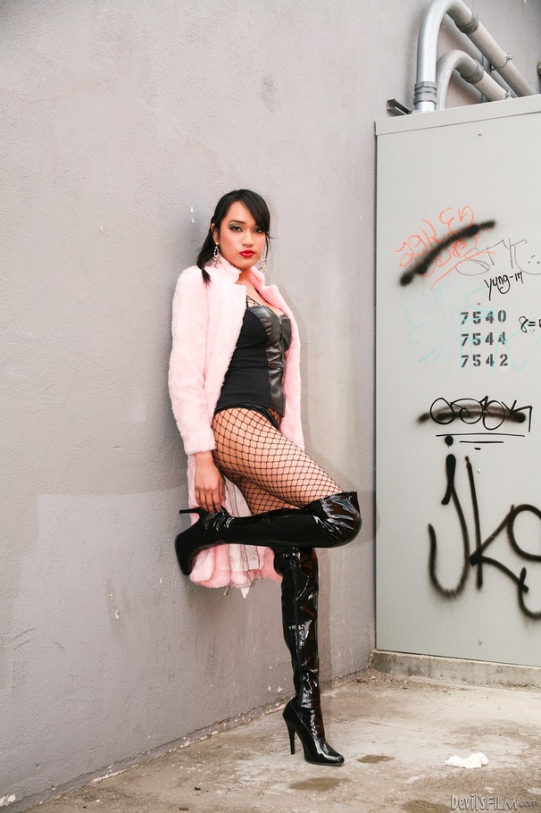 Red lipped asian in black lingerie and fish - XXX Dessert - Picture 11