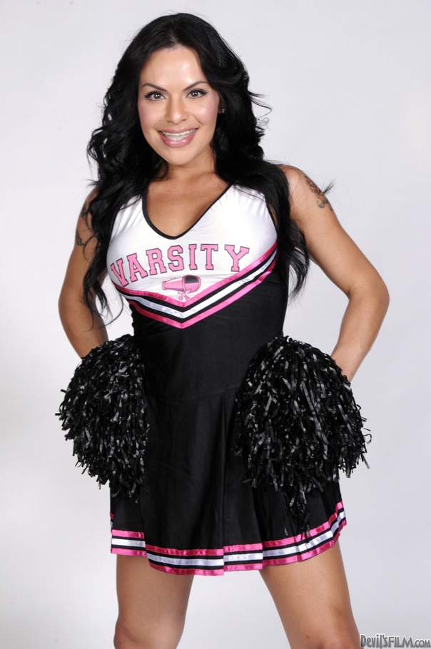 Cheerleader outfit dressed t-girl exposing  - XXX Dessert - Picture 4