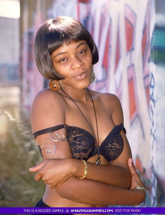 Old chick strips off her jeans and shows he - XXX Dessert - Picture 9